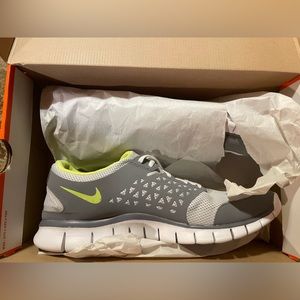 NWT NIKE FREE RUN+ Sz15